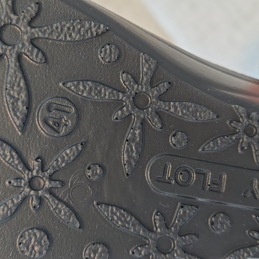 Fly Flot Black Clogs - Picture 11 of 12